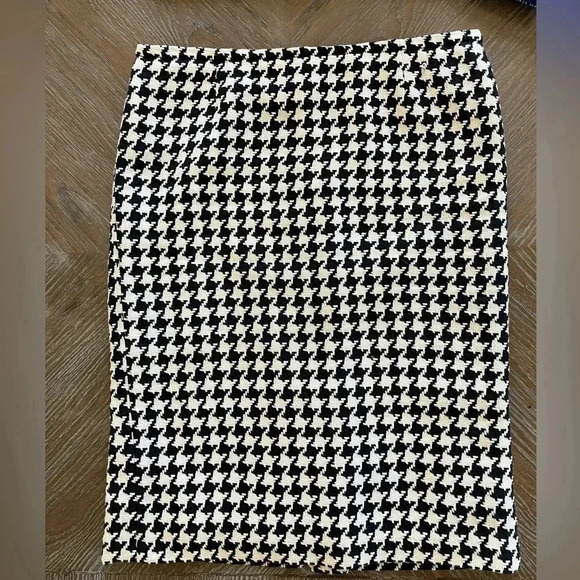Dana Buchman Dresses & Skirts - Dana Buchman Woven Houndstooth Pencil Skirt